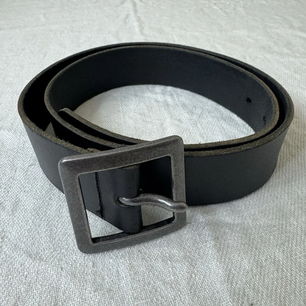 Black Genuine Leather Belt Men's Size M Made in USA Silver Buckle Square 40